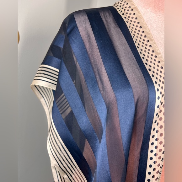 GUC Echo Shadow Striped Scarf - Picture 9 of 9